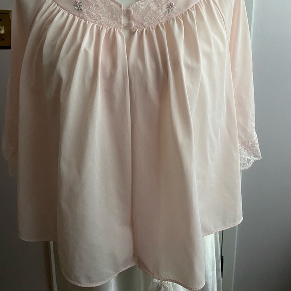 Vintage Shadowline Pale Pink Bed Jacket – Lace Trim, Rosebud Embroidery, Size M - Picture 2 of 9